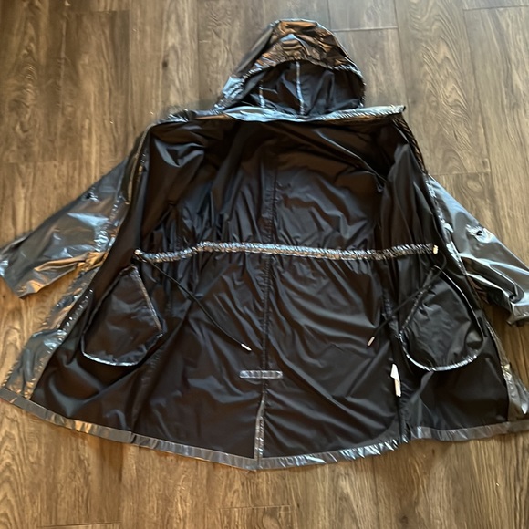 Shiny silver rain jacket size M - Picture 7 of 10